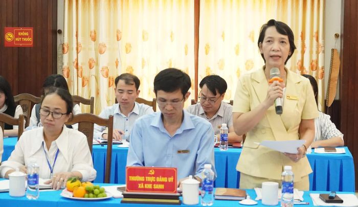 Đại diện Thường trực Đảng ủy các xã báo cáo tại buổi làm việc - Ảnh: Q.V