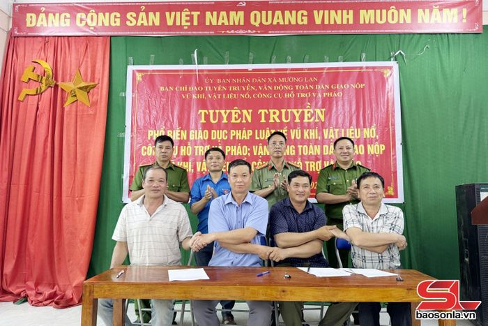 Lễ ký kết toàn dân tham gia phát giác tội phạm và tích cực bài trừ tệ nạn xã hội tại xã Mường Lạn.