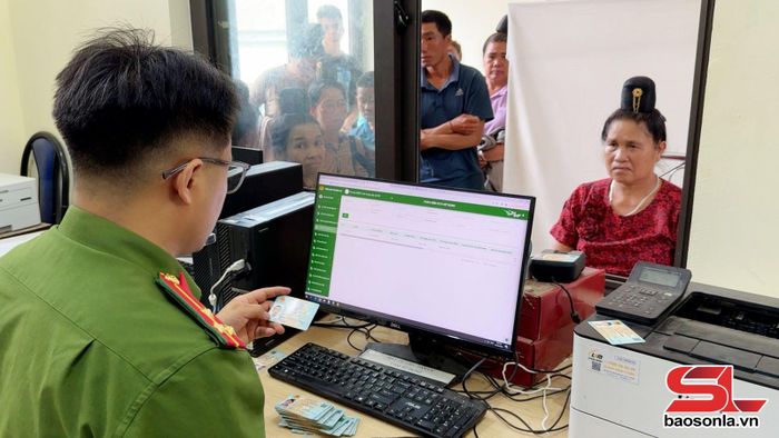 Kích hoạt định danh điện tử cho nhân dân.