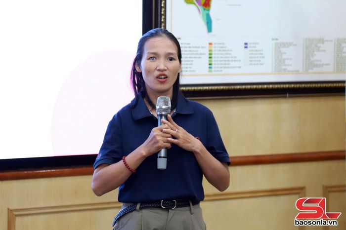 Đại diện hộ kinh doanh là người khuyết tật phát biểu tại hội thảo.