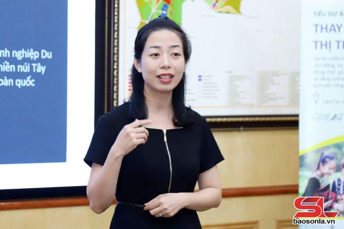 Đại diện tổ chức CARE quốc tế tại Việt Nam trình bày Tiểu dự án “Thay đổi hành động vì thị trường bao trùm”.