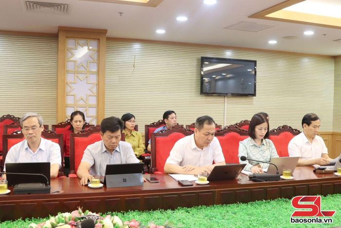 Các đại biểu dự buổi làm việc.