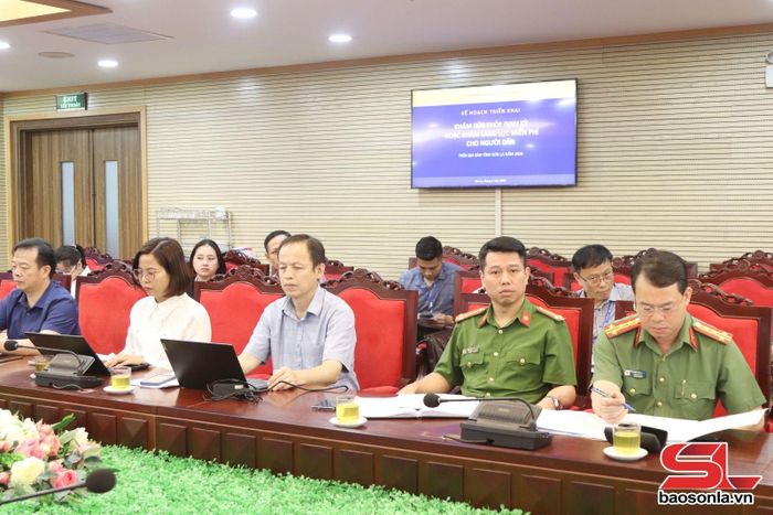 Các đại biểu dự buổi làm việc.