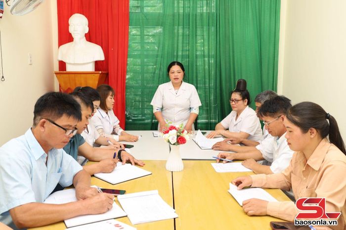 Trạm Y tế xã Mường Chiên triển khai kế hoạch tuyên truyền vệ sinh an toàn thực phẩm.