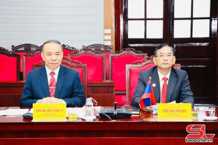 Các đại biểu dự hội đàm.