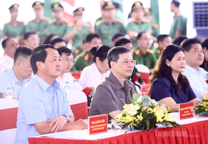 Bí thư Tỉnh ủy Hầu A Lềnh, Chủ tịch HĐND tỉnh Nguyễn Văn Sơn, Phó Chủ tịch UBND tỉnh Vương Ngọc Hà tham dự buổi lễ.