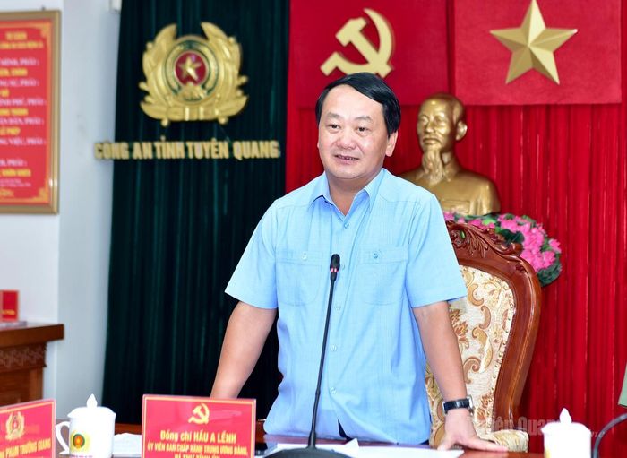 Bí thư Tỉnh ủy Hầu A Lềnh phát biểu tại buổi làm việc.