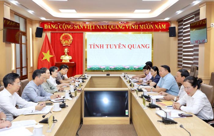 Quang cảnh buổi làm việc.