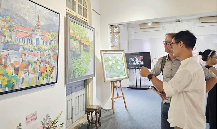 Một góc không gian trưng bày các tác phẩm Ô Lý Artshow