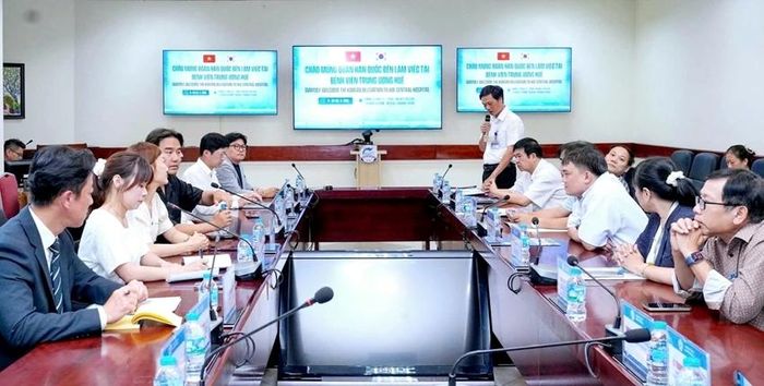 Quang cảnh buổi làm việc của đoàn