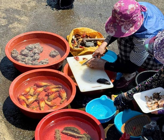 Một điểm bán hải sản bình dân.