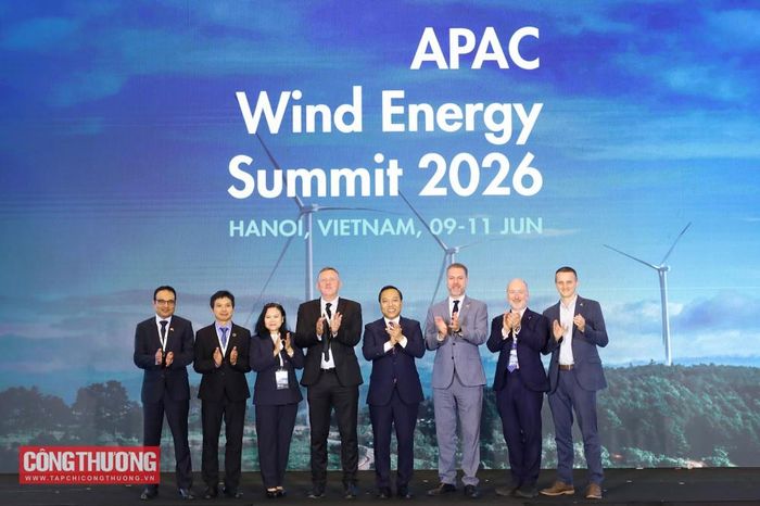 Các đại biểu chụp ảnh lưu niệm