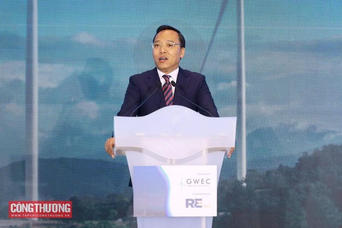 Thứ trưởng Bộ Công thương Nguyễn Hoàng Long nhấn mạnh tính cấp bách của việc đẩy nhanh tốc độ triển khai để kịp thời đáp ứng nhu cầu năng lượng phục vụ tăng trưởng kinh tế