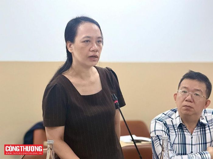 Bà Lê Thị Bích Thủy, Phòng Thuận lợi hóa thương mại, Cục Xuất nhập khẩu trao đổi tại buổi làm việc.