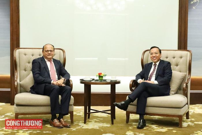 Thứ trưởng Nguyễn Hoàng Long đề nghị hai bên tăng cường trao đổi cấp kỹ thuật, kết nối doanh nghiệp và sớm triển khai các hoạt động hợp tác thiết thực