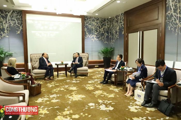 Thứ trưởng Bộ Công Thương Nguyễn Hoàng Long đã tiếp và làm việc với ông Srini Nagarajan, Giám đốc khu vực châu Á, Quỹ đầu tư British International Investment (BII) - Tổ chức Đầu tư Quốc tế của Vương quốc Anh