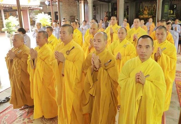 Thành kính tưởng niệm