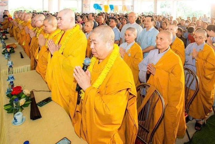Chư tôn đức, đại biểu tham dự tại tổ đình Kim Liên