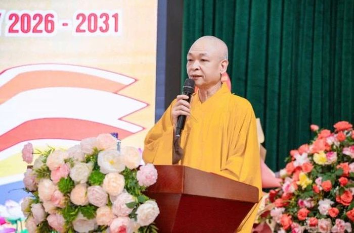 Thượng tọa Thích Quảng Bảo, Trưởng ban Đại diện Phật giáo liên xã Lý Nhân phát biểu nhận nhiệm vụ