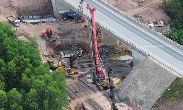 Đại diện Ban QLDA mở rộng cao tốc Cam Lộ - La Sơn, khu vực nút giao tỉnh lộ 12B tại phường Kim Long có phạm vi giải phóng mặt bằng gần 13ha.