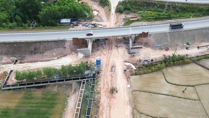 Địa phương đang có phương án tạm cư cho các hộ dân để chờ tái định cư sớm bàn giao mặt bằng sạch cho nhà thầu thi công.