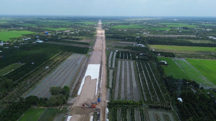 Công trường cao tốc Mỹ An - Cao Lãnh (Ảnh: Vĩnh Phú).