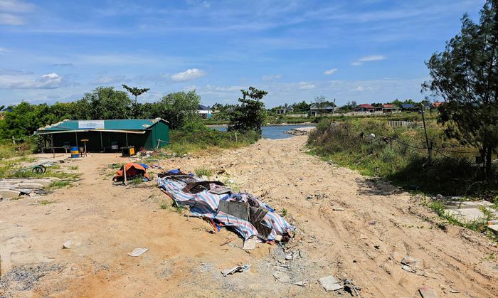 Chủ đầu tư đã kiểm tra đôn đốc tại hiện trường, họp kiểm điểm tiến độ thi công và nhiều lần nhắc nhở bằng văn bản. Trường hợp nhà thầu vẫn cố tình thi công cầm chừng dẫn đến chậm tiến độ và không giải ngân hết nguồn vốn đã bố trí, chủ đầu tư sẽ báo cáo UBND tỉnh xem xét điều chuyển khối lượng cho nhà thầu trong liên danh hoặc thay thế nhà thầu theo quy định của hợp đồng đã ký.