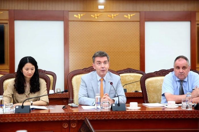 Đại sứ, Trưởng Phái đoàn EU tại Việt Nam Julien Guerrier phát biểu. Ảnh: Đức Minh