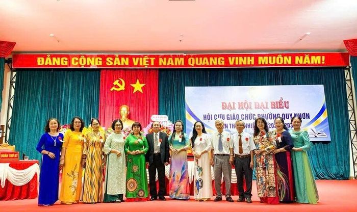 Ban Chấp hành Hội Cựu giáo chức phường Quy Nhơn nhiệm kỳ 2026 – 2031 ra mắt nhận nhiệm vụ.