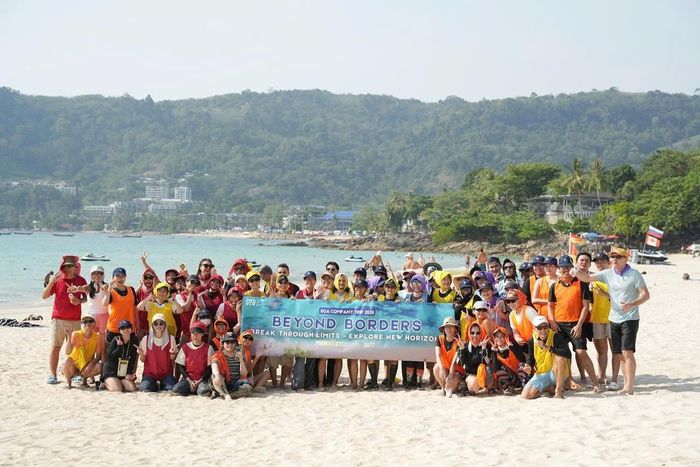 Đoàn khách của BenThanh Tourist trải nghiệm hành trình khám phá các điểm đến nổi tiếng tại Thái Lan.