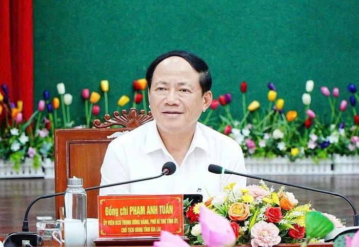 Đồng chí Phạm Anh Tuấn - Chủ tịch UBND tỉnh Gia Lai phát biểu chỉ đạo, định hướng phát triển kinh tế đêm và nâng cao chất lượng sản phẩm du lịch tại khu vực Quy Nhơn.