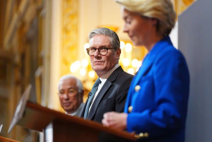 Thủ tướng Anh Keir Starmer và Chủ tịch Ủy ban châu Âu Ursula von der Leyen tại Hội nghị Thượng đỉnh hồi tháng 5/2025. Ảnh: Getty Images