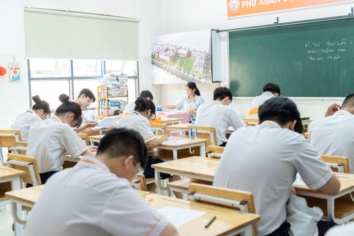Thí sinh trong phòng thi tốt nghiệp THPT năm 2025