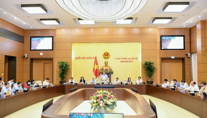 Quang cảnh phiên họp