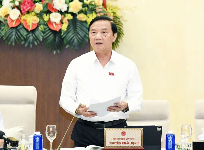 Phó Chủ tịch Quốc hội Nguyễn Khắc Định điều hành phiên họp