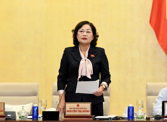 Phó Chủ tịch Quốc hội Nguyễn Thị Hồng điều hành phiên họp
