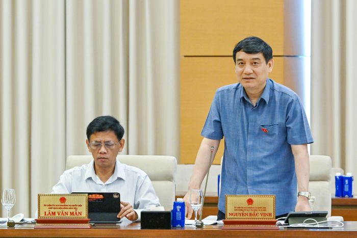 Chủ nhiệm Ủy ban Văn hóa và Xã hội Nguyễn Đắc Vinh phát biểu