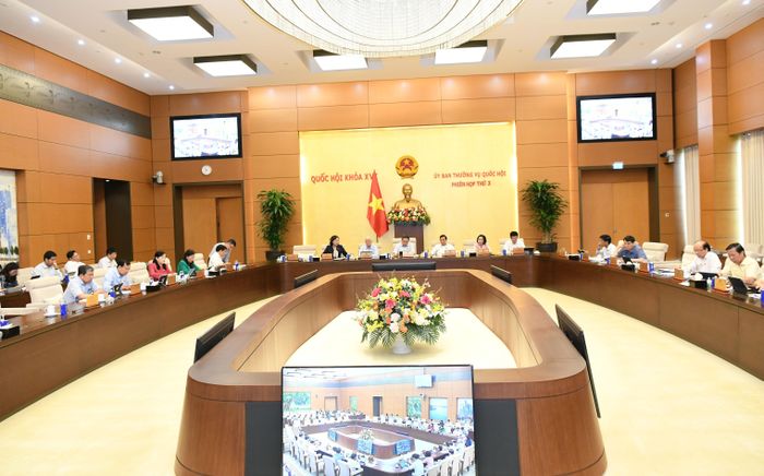 Quang cảnh phiên họp