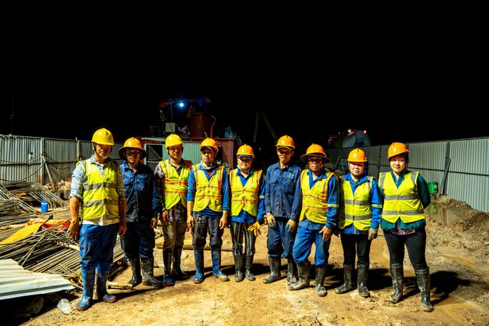 Vì sự kiện quan trọng mang tầm quốc gia, công nhân sẵn sàng tăng ca, làm việc xuyên đêm