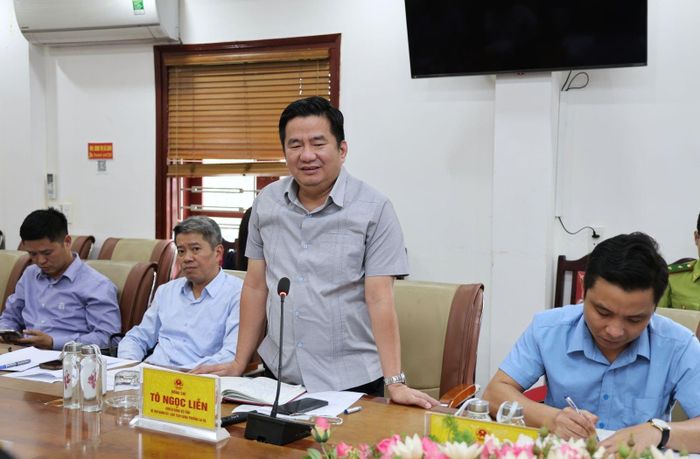 Bí thư Đảng ủy, Chủ tịch UBND phường Sa Pa Tô Ngọc Liễn phát biểu tại buổi làm việc.
