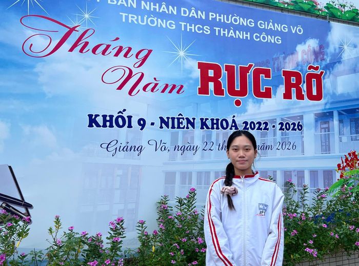 Em Vũ Hạnh Nguyên (học sinh Trường THCS Phạm Hồng Thái) chia sẻ rằng :"Sau hôm nay em thấy mình đã sẵn sàng hơn để bước vào kỳ thi chính thức. Đây giống như cột mốc khép lại 12 năm học nên em muốn giữ tinh thần thật tích cực để bước vào kỳ thi.". Ảnh: Minh Anh