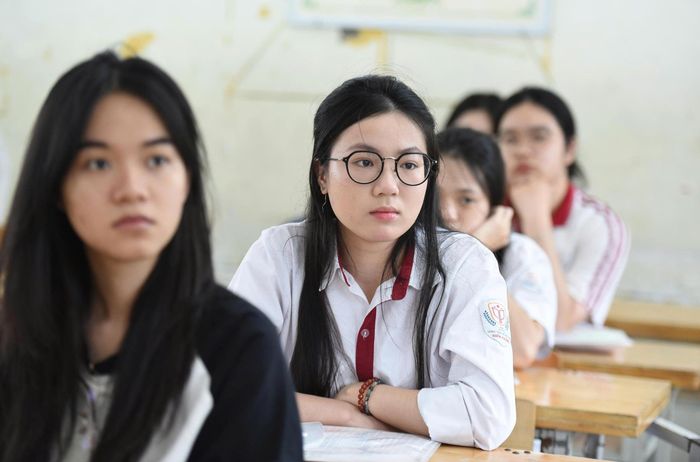 Những ánh mắt tập trung, xen lẫn hồi hộp của thí sinh trước kỳ thi chính thức bắt đầu từ ngày mai. Ảnh: Xuân Quý