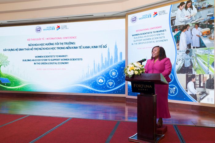 Trưởng Đại diện UN Women tại Việt Nam bà Caroline Nyamayemombe phát biểu tại Hội thảo.