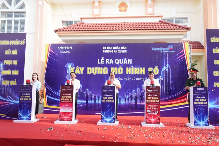 Các đại biểu ấn nút khởi động mô hình số