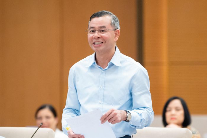 Bộ trưởng Bộ Tài chính Ngô Văn Tuấn trình bày Tờ trình về dự án Nghị quyết