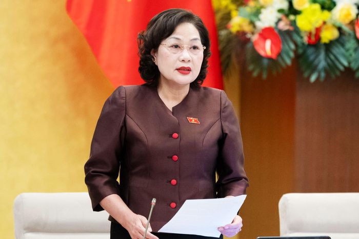 Phó Chủ tịch Quốc hội Nguyễn Thị Hồng điều hành phiên họp