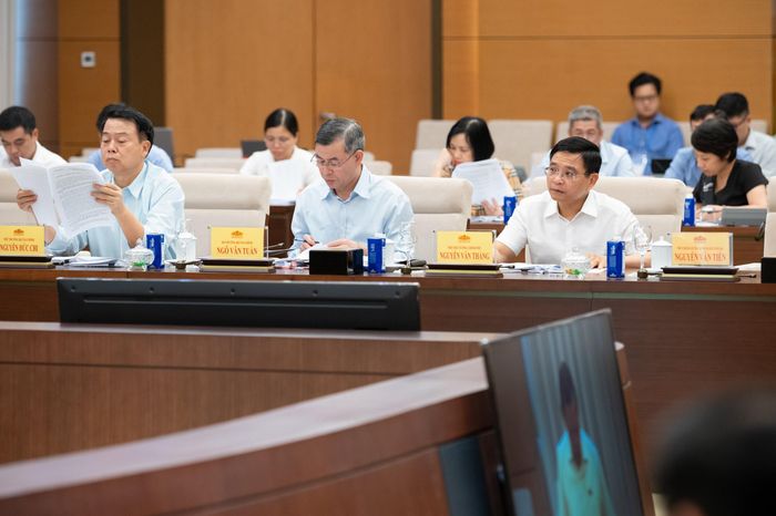 Các đại biểu tham dự phiên họp