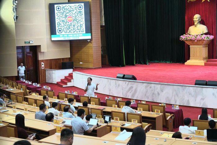 Phó Chủ tịch HĐND tỉnh Vũ Ngọc Trì gợi ý các nội dung thảo luận tại hội nghị