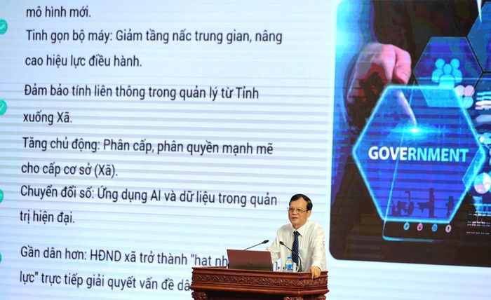 Báo cáo viên trình bày chuyên đề tại hội nghị