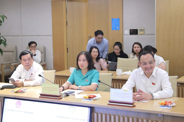 Các đại biểu tham dự cuộc làm việc